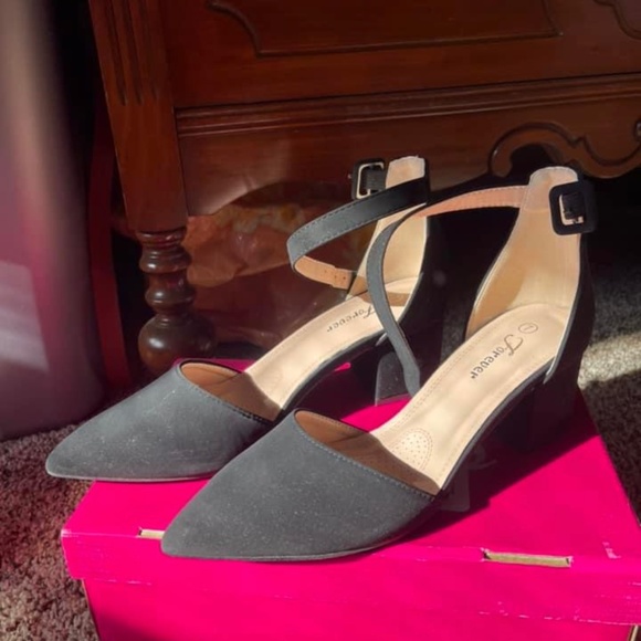 Women’s Heels - Picture 1 of 1